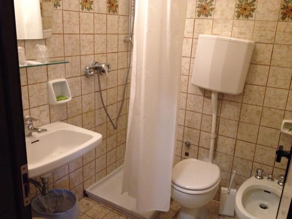 Hotel Palace ロヴィーゴ 部屋 写真